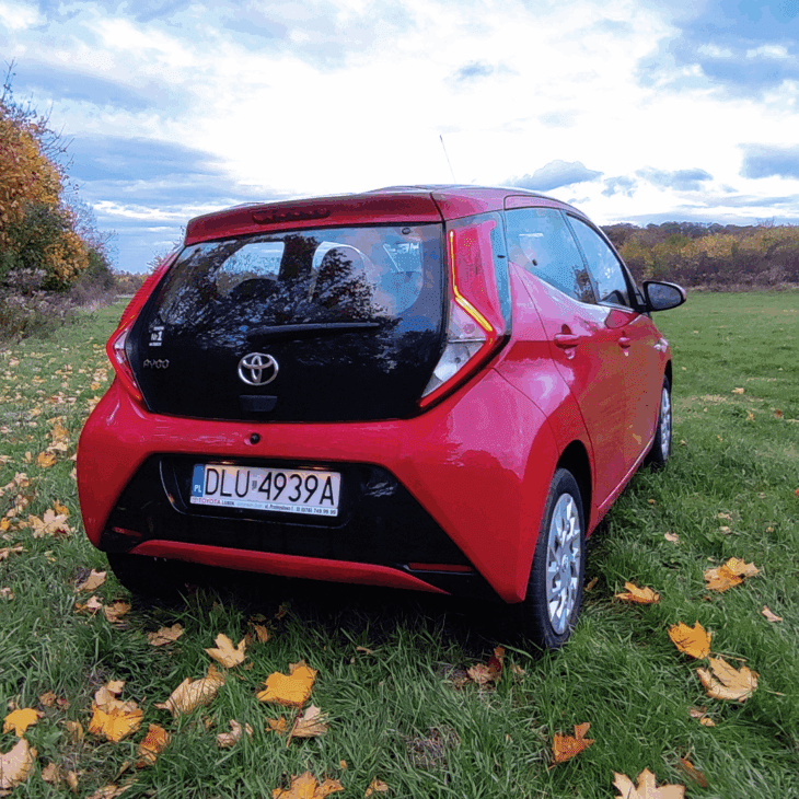 Toyota Yaris 1.0 VVT - obrazek 2