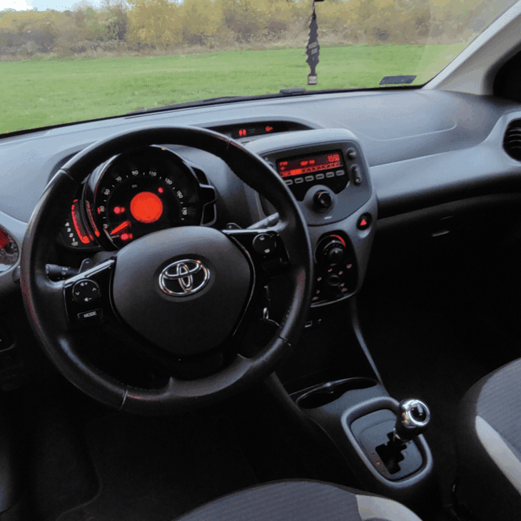 Toyota Yaris 1.0 VVT - obrazek 3